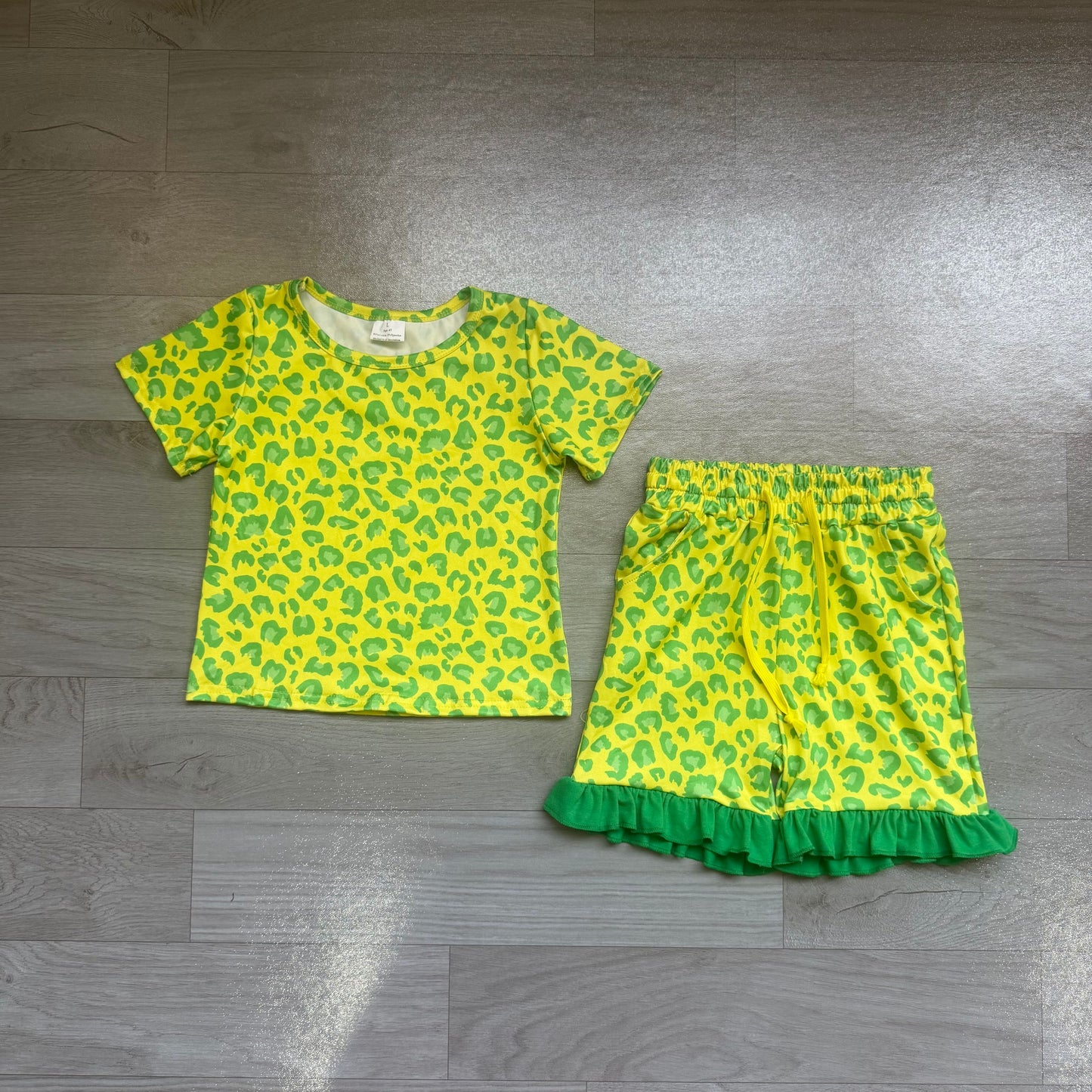 ( No moq ) Preorder Baby Girls Kids Short Sleeves Leopard Shirt Pockets Shorts Summer Set Yellow Clothes