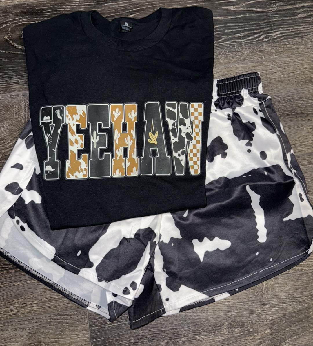 ( Moq 5 ) Preorder Adult Women Short Sleeves Black Shirt Cow Print Shorts Western Clothes Set