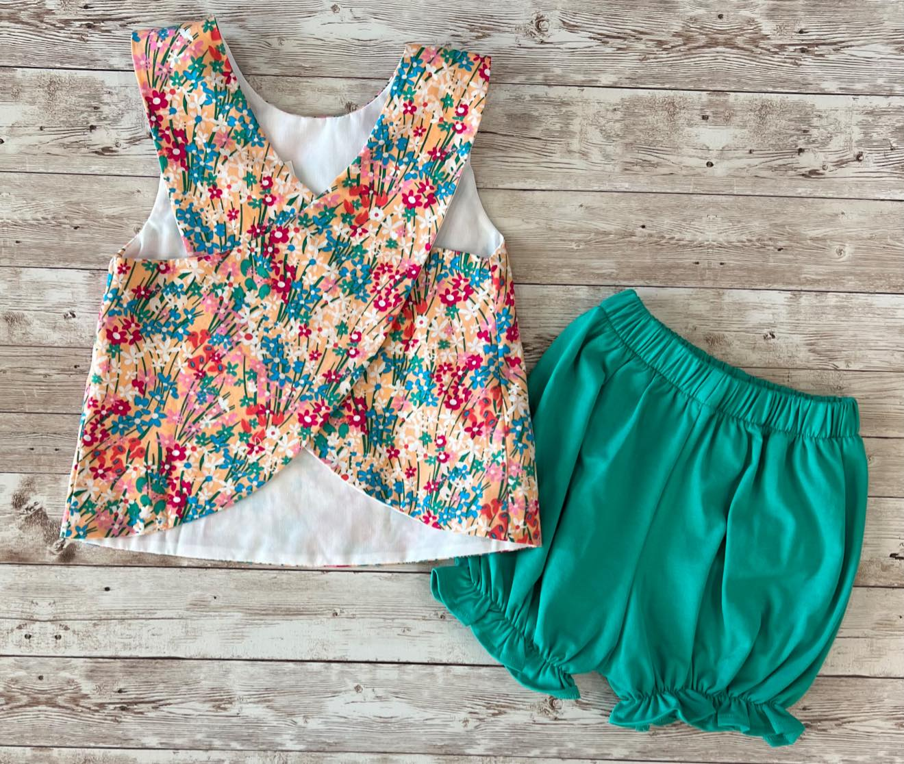 ( Moq 5 ) Preorder Baby Girls Toddler Sleeveless Flower Tops Green Shorts Summer Clothes Set