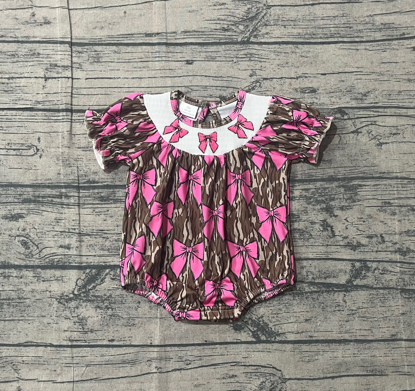 ( No moq ) Preorder Baby Girls Short Sleeves Embroidery Bows Southern Camo Smocked Bubble Romper