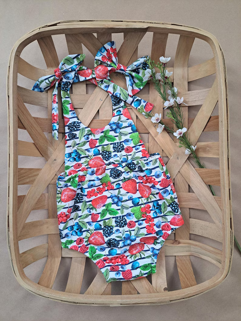 ( Moq 5 ) Preorder Baby Girls Kids Sleeveless Strawberry Stripes Bubble Romper