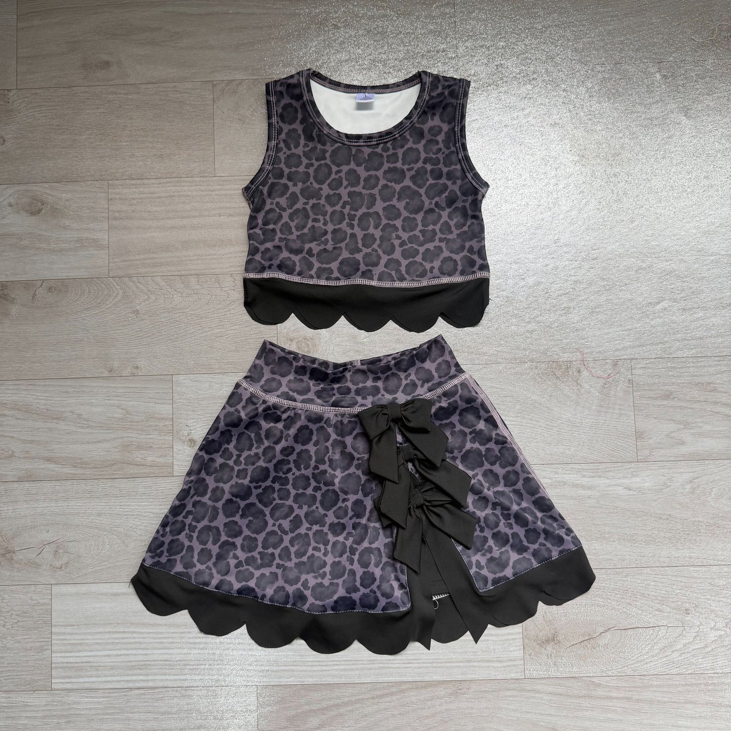 ( No moq ) Preorder Baby Girls Kids Black Leopard Vest Bows Scallop Bows Skirt Shorts Yoga Active Set Clothes
