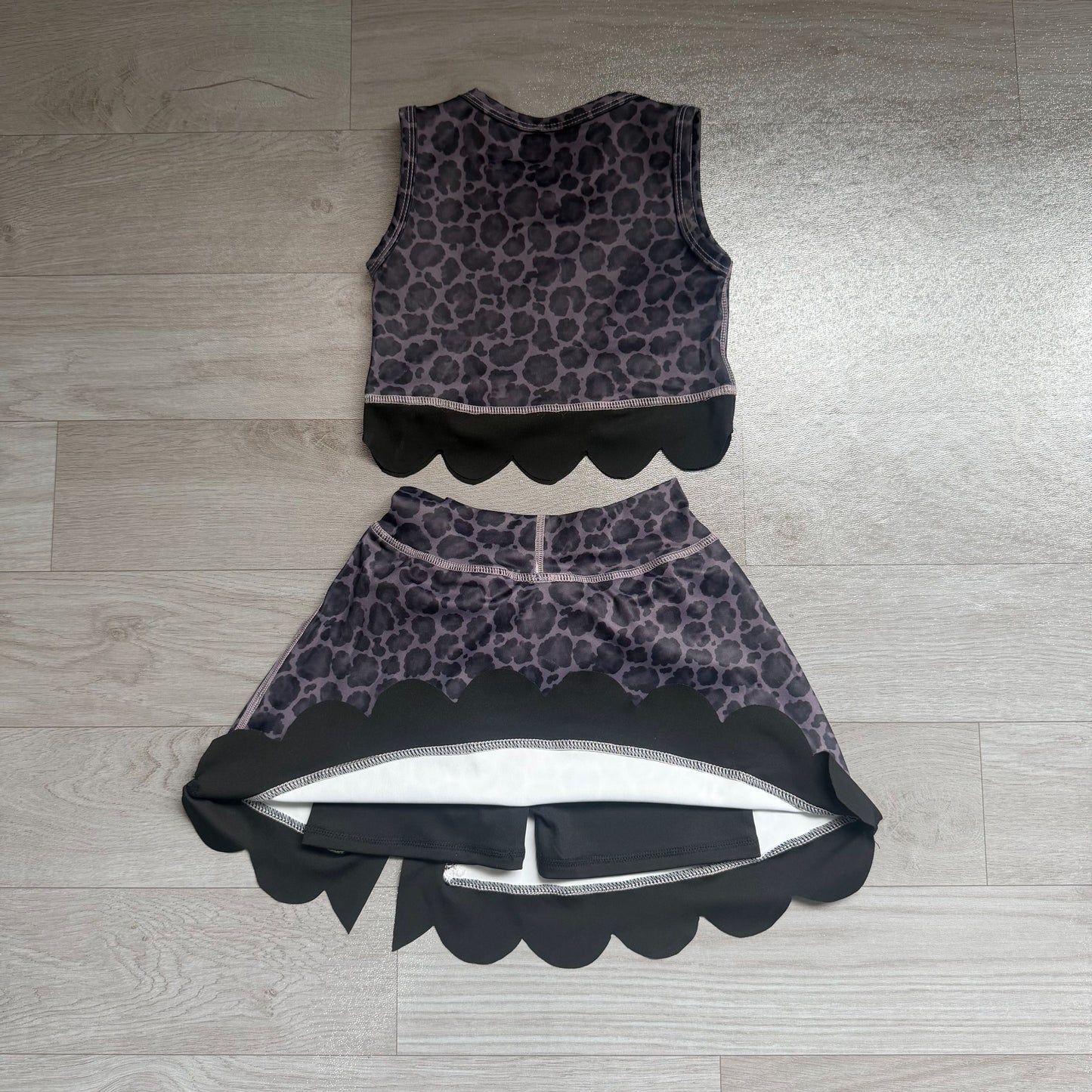 ( No moq ) Preorder Baby Girls Kids Black Leopard Vest Bows Scallop Bows Skirt Shorts Yoga Active Set Clothes