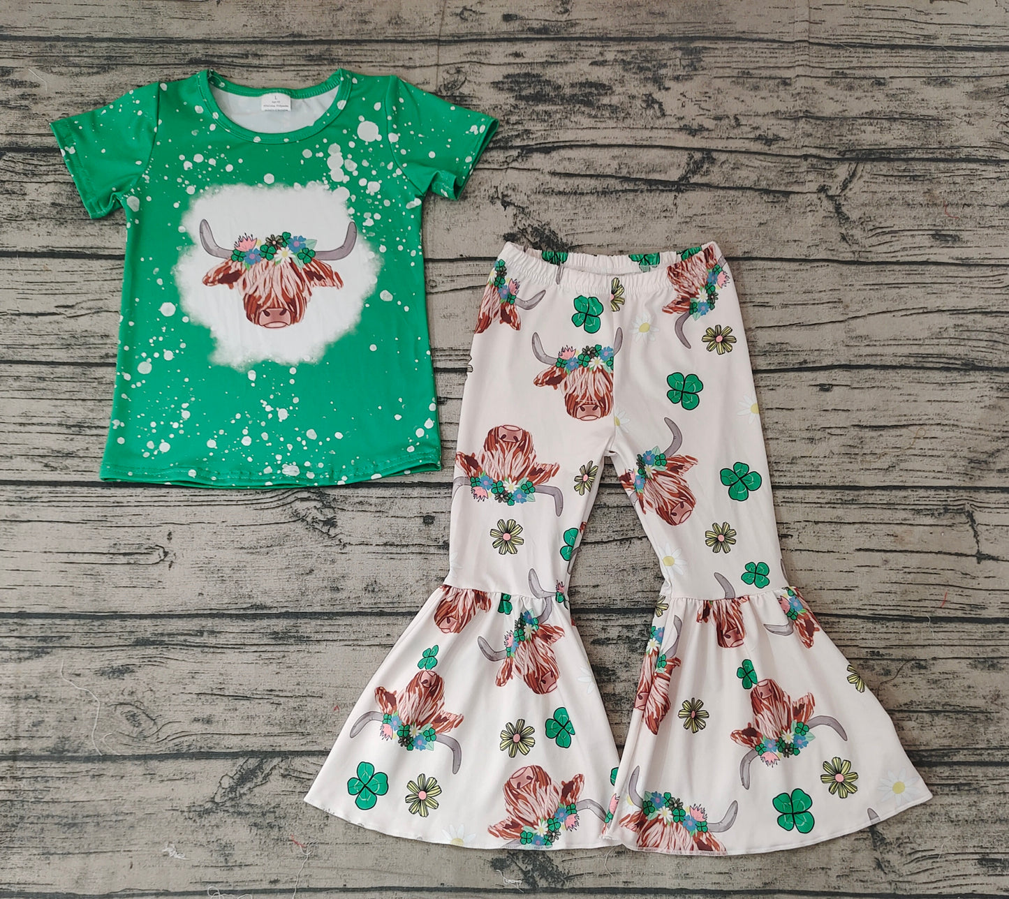 No moq Pre-order GSPO1180 Baby Girl Short Sleeves Green Shirt Cow Floral Bell Pants St. Patrick's Day Set