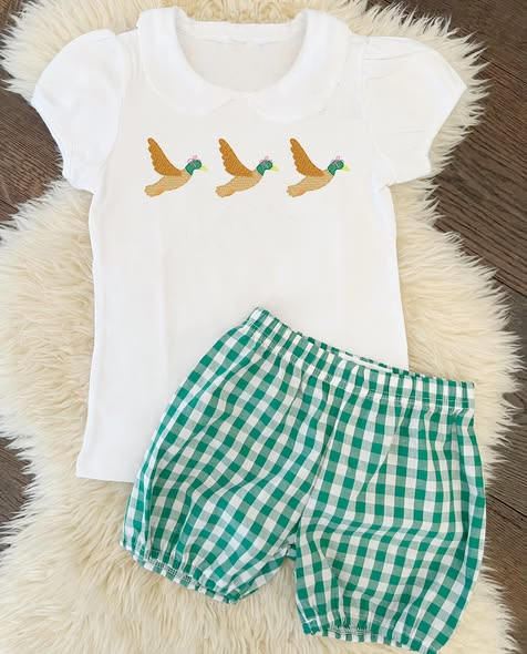 ( Moq 5 ) Preorder Baby Girls Short Sleeves Ducks Shirt Green Plaid Shorts Clothes Set