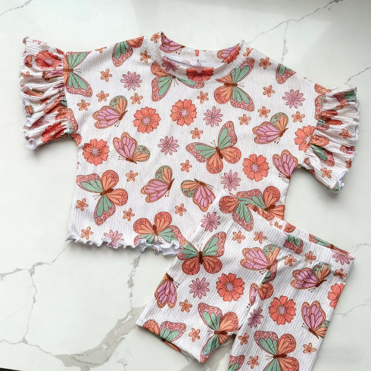 ( Moq 5 ) Preorder Baby Girls Short Sleeves Flowers Butterfly Shirt Shorts Clothes Set