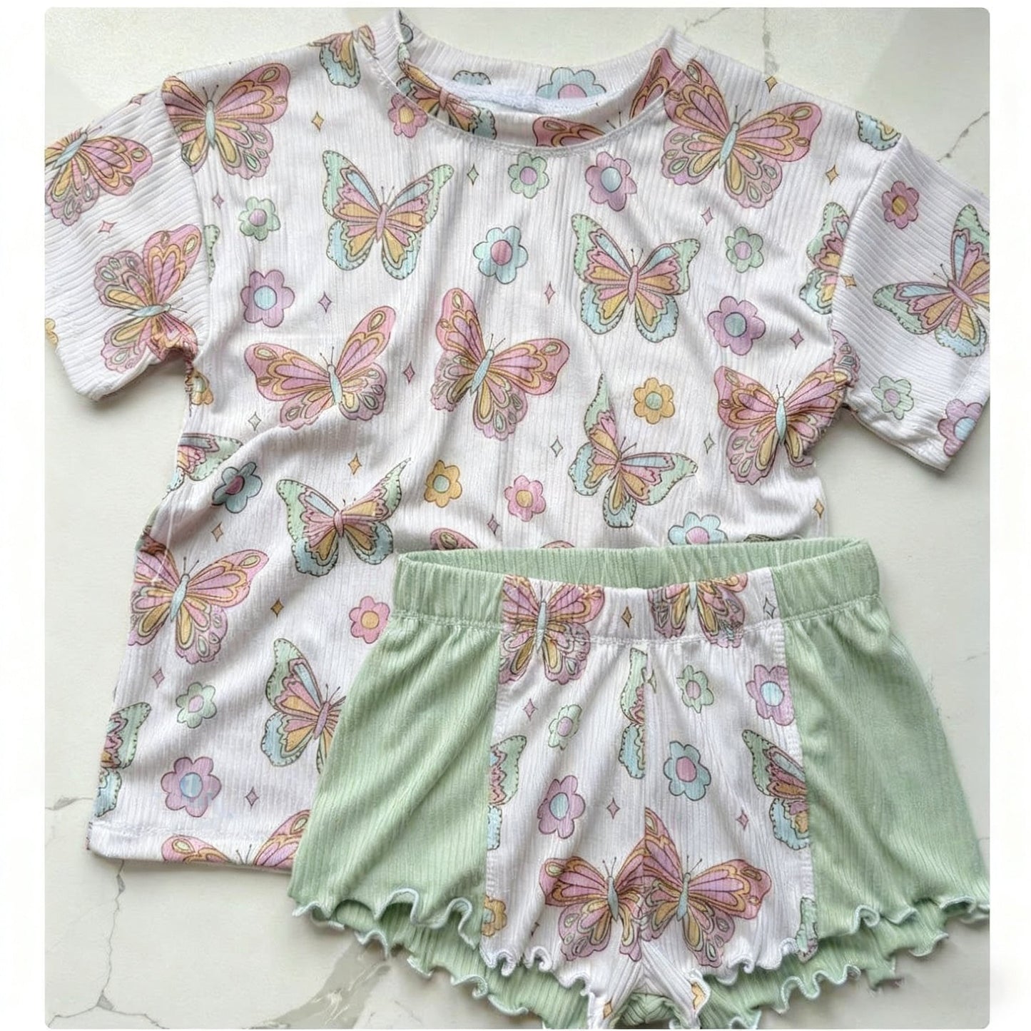 ( Moq 5 ) Preorder Baby Girls Short Sleeves Flowers Butterfly Shirt Green Shorts Clothes Set