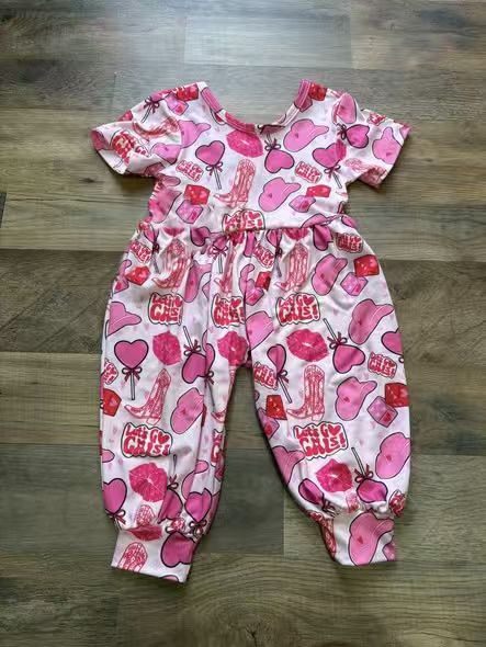 ( Moq 5 ) Preorder Baby Girls Kids Short Sleeves Pink Hearts Boots Valentine's Jumpsuit